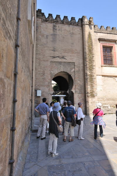 ヒルダの塔の脇にあるトカゲの門