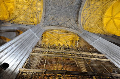 クロッシング部の天井「東方向」