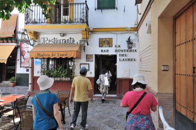 昼食のレストラン