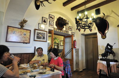 昼食のレストラン内