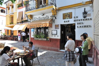 昼食のレストラン