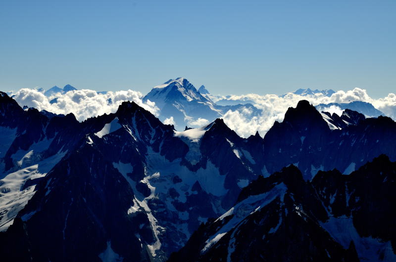 エギーユ・デュ・ミディ[Aiguille du Midi]展望台からマッターホルン「東北東方向」を望む(シャモニ)