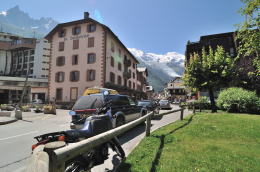 ジョゼフ・ヴァロ通りからモンブランを望む(シャモニ)