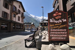 ジョゼフ・ヴァロ通りからモンブランを望む(シャモニ)