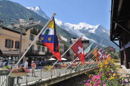 シャモニの町中にあるパカール像前(シャモニ)