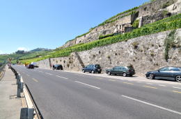 レマン湖の北岸沿にはしる湖岸道路