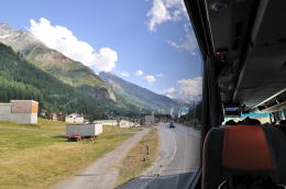 テーシュ[Täsch]駅へ向かう車窓から