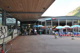 ツェルマットへ[Zermatt]向かうテーシュ[Täsch]駅