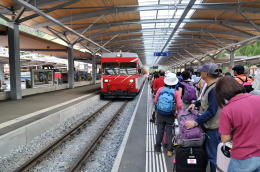 ツェルマット[Zermatt]へ向かうテーシュ[Täsch]駅