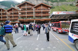 ツェルマット駅[Zermatt Bahnhof]前