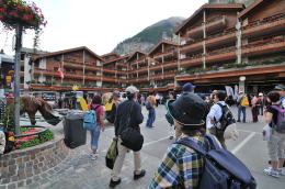 ツェルマット駅[Zermatt Bahnhof]前