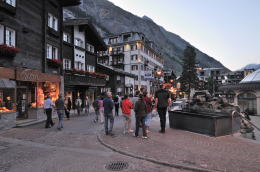 ツェルマットの町を散策「マーモットの泉」