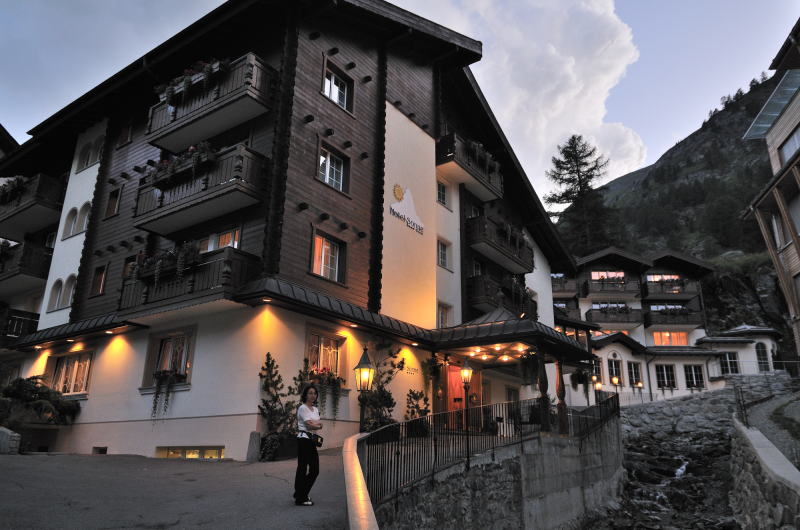 ツェルマットの町を散策「ホテル ゾンネ[Hotel　Sonne]」