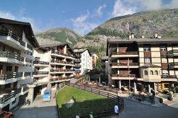 ゴルナーグラート登山電車の窓から