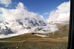 ゴルナーグラート登山電車の窓から