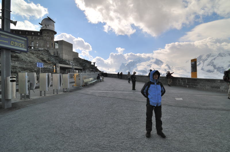 ゴルナーグラート駅前