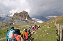 リッフェルベルク駅(ゴルナーグラート登山電車)を目指す(ハイキング)