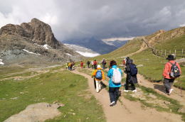 リッフェルベルク駅(ゴルナーグラート登山電車)を目指す(ハイキング)