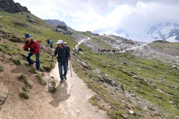 リッフェルベルク駅(ゴルナーグラート登山電車)を目指す(ハイキング)