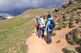 リッフェルベルク駅(ゴルナーグラート登山電車)を目指す(ハイキング)