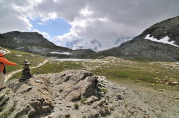 リッフェルベルク駅(ゴルナーグラート登山電車)を目指す(ハイキング)