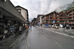 ツェルマット駅前通り