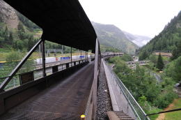 ゴッペンシュタイン[Goppenstein]駅のカートレイン