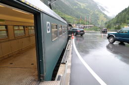 ゴッペンシュタイン[Goppenstein]駅のカートレイン