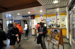 インターラーケン・オスト(東)駅構内