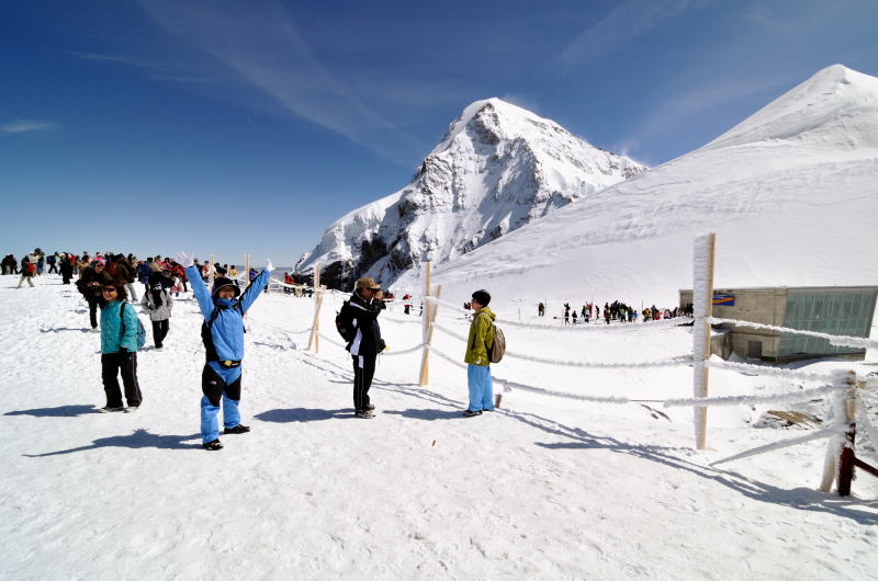 メンヒ [Mönch 4099m] をバックに(プラトーテラス)