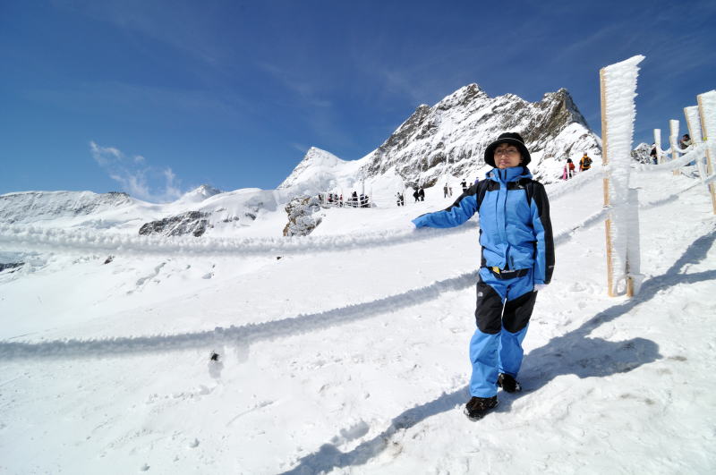 ユングフラウ[Jungfrau 4158m] をバックに(プラトーテラス)