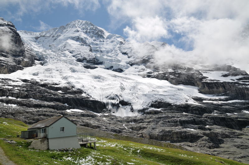 迫り来る、アイガー氷河 [Eigergletscher]
