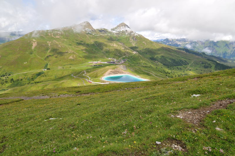 クライネシャイデック [Kleine Scheidegg 2061m] 駅を目指してハイキング