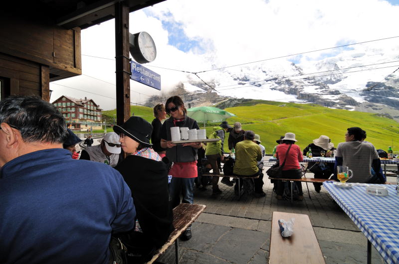 クライネシャイデック駅のホームにあるレストラン