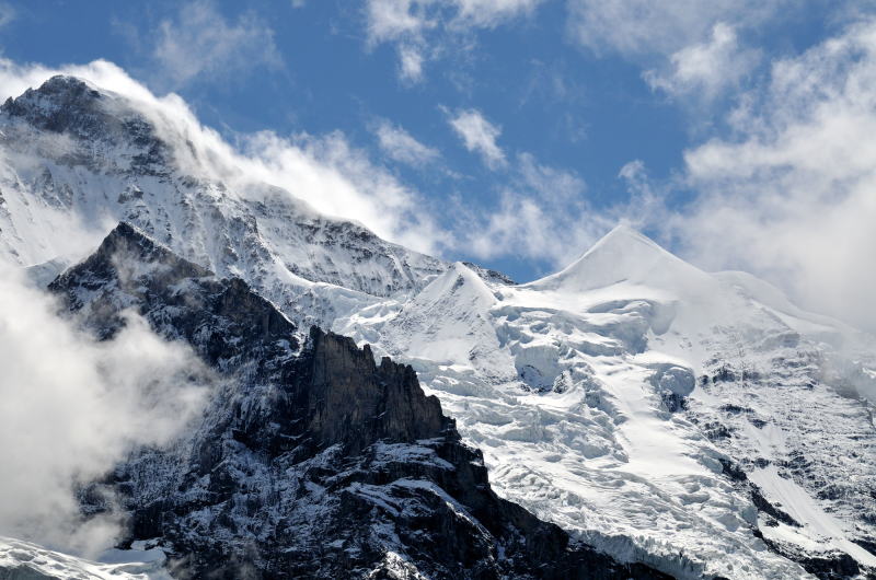 クライネシャイデック駅からの眺望 「左にユングフラウ 4158m 、右にシルバーホルン 3695m」