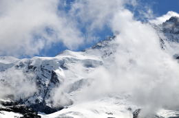 クライネシャイデック駅からの眺望 「ユングフラウの左側稜線」