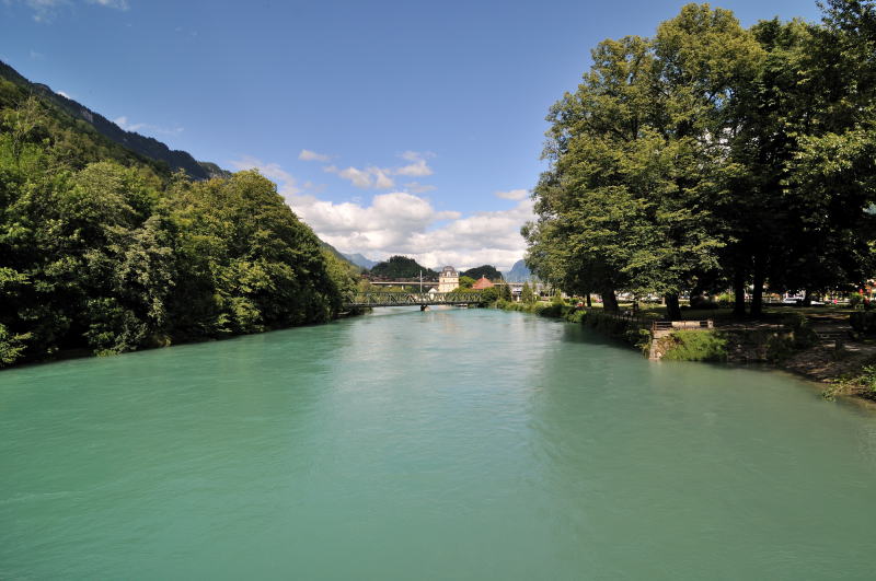 アーレ川　「前方にブリエンツ湖、後方にトゥーン湖があり、右手にイギリス公園がある」