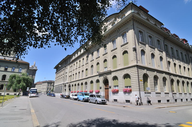 スイス国立銀行本店「左後方から」(ベルン)