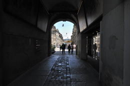 時計塔下の通路「後→前」(ベルン)