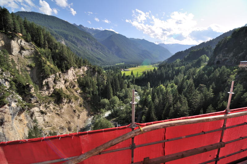 ラントヴァッサー橋[Landwasserviadukt]からの眺め「右方向」