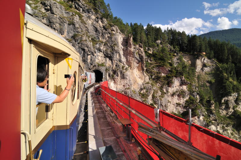 ラントヴァッサー橋[Landwasserviadukt]からの眺め「前方」