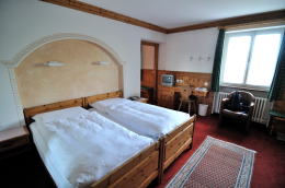 ホテル バーレン [HOTEL BÄREN](サン・モリッツ)