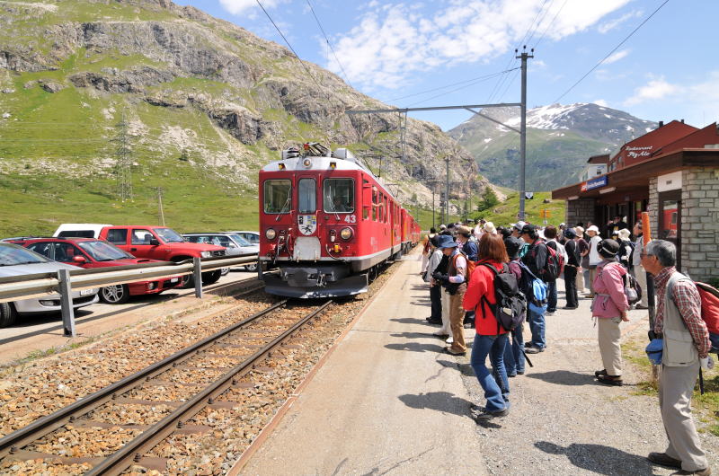 世界遺産に登録されたベルニナ線のベルニナ・ディアボレッツァ駅