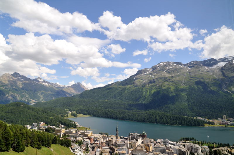 ピッツ・ネイル[Piz Nair]行きケーブルカーから見たサン・モリッツ[Saint Moritz]の町