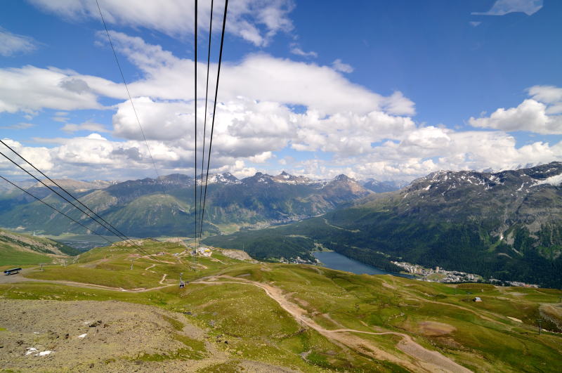 コルヴィリア[Corviglia 2486m]駅を後にピッツ・ネイル[Piz Nair]へ