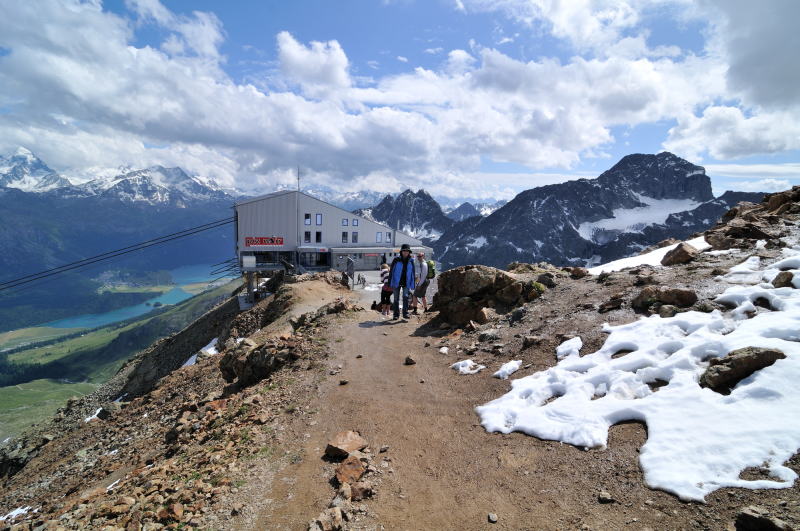 ピッツ・ネイル駅 [Piz Nair 3030m]周辺からの眺望