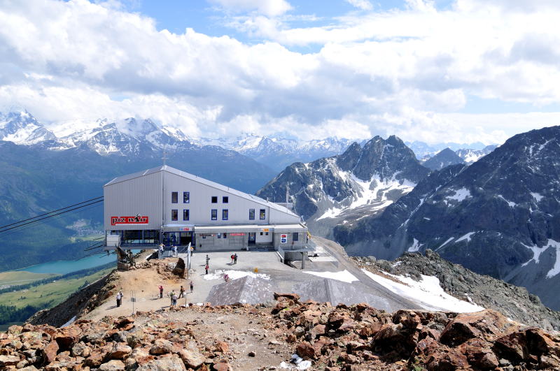 ピッツ・ネイル[Piz Nair]山頂からの眺望