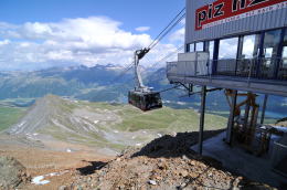 ピッツ・ネイル駅 [Piz Nair 3030m]周辺からの眺望