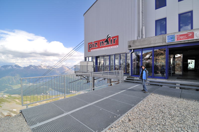 ピッツ・ネイル駅 [Piz Nair 3030m]周辺