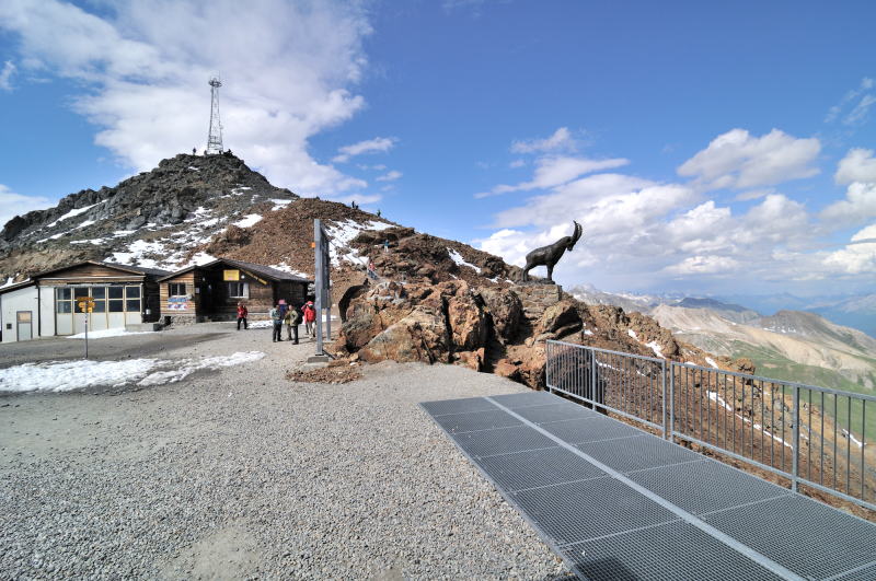 ピッツ・ネイル駅 [Piz Nair 3030m]周辺